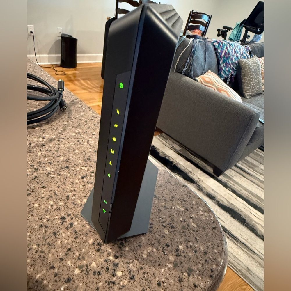 NETGEAR Black Modem-Router Combo with Sleek Design - Picture 11 of 12